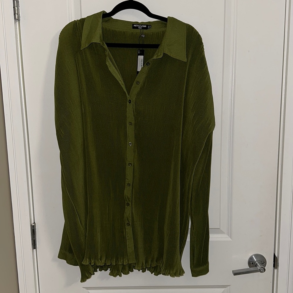 Matching set with scalloped hem